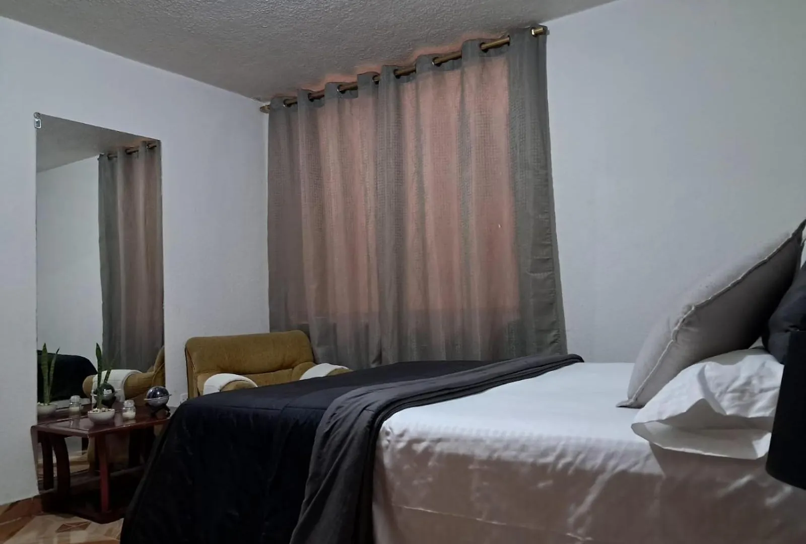 Hostel Mitad Del Mundo كويتو الإكوادور